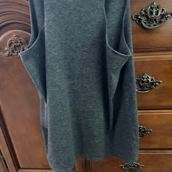 Gray 'Resting Beach Face' Tank Top - Picture 4 of 4